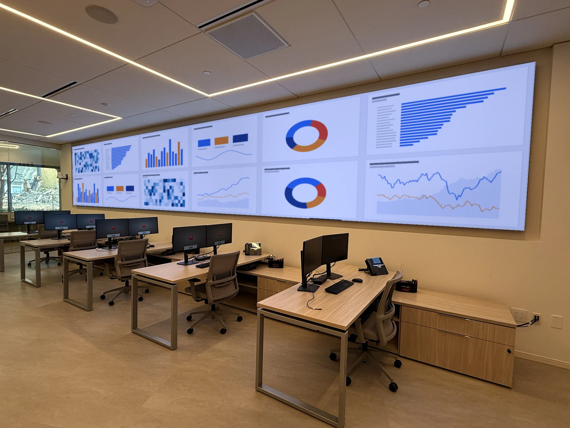 A healthcare command center, with the large LED video wall and workstation displays installed by Taurus.